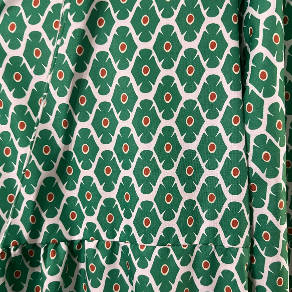 Unknown Brand size Medium but fits like a large. - Picture 3 of 3